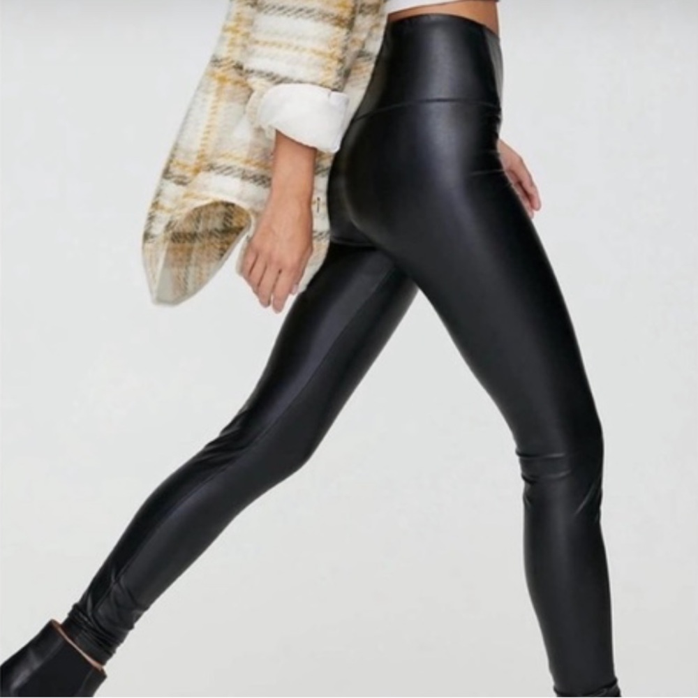 Wilfred Daria Pant Vegan Leather Black Leggings. Aritzia Cruelty Free Tights.